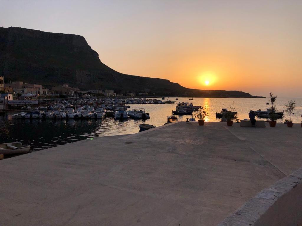 La Casa Del Gelso Apartment Tonnara di Bonagia Bagian luar foto